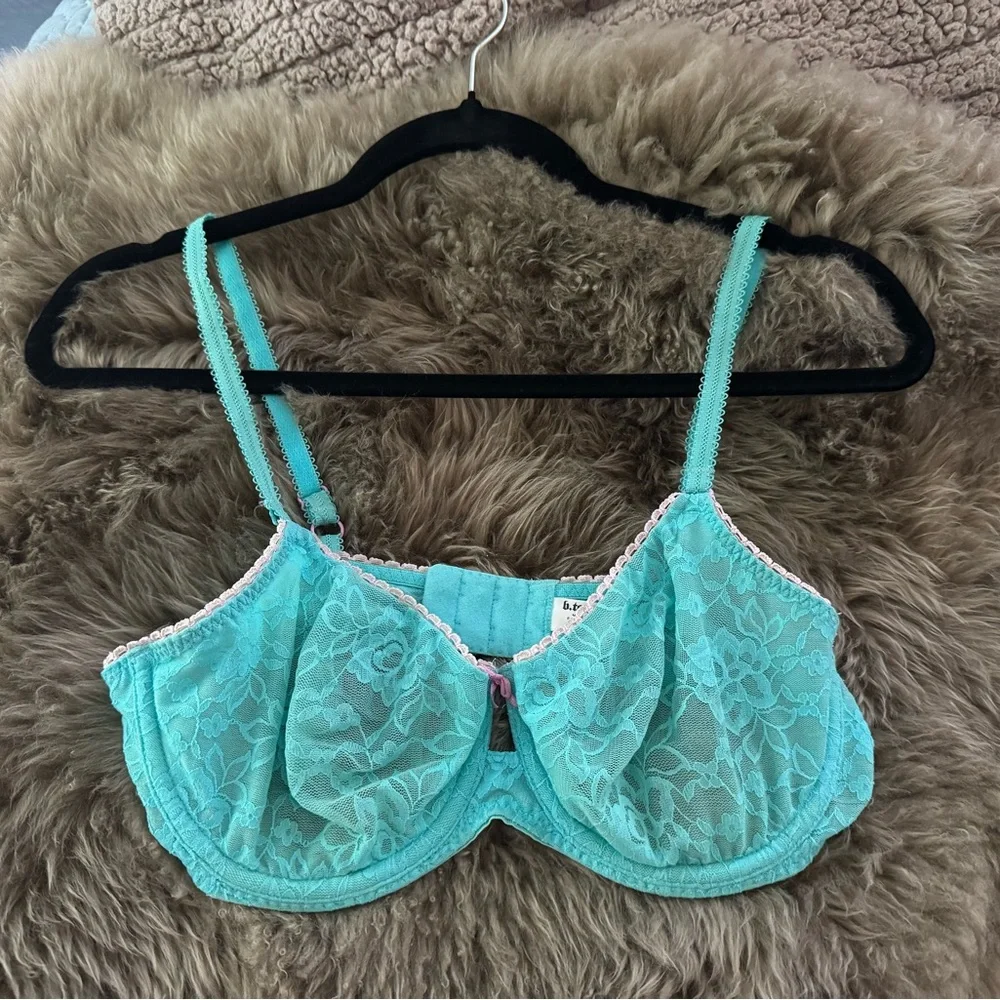 Lace Underwire Bra in Aqua - Picture 1 of 2